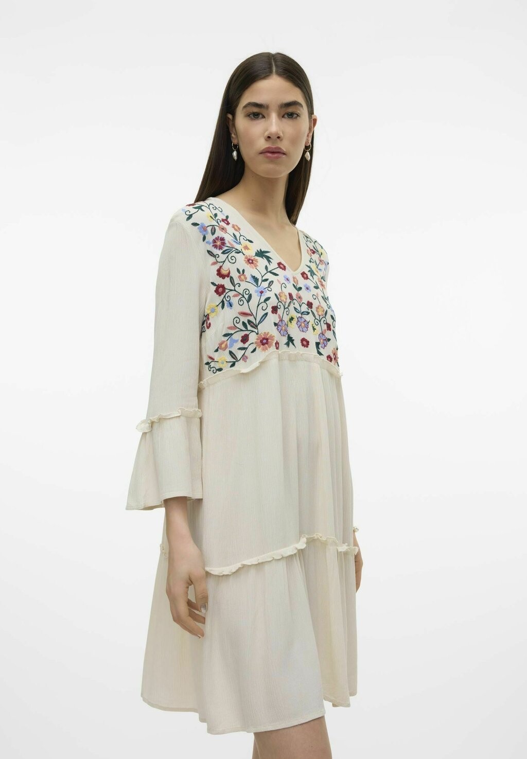 Повседневное платье Vero Moda, бежевый 
Повседневное платье Vero Moda, бежевый