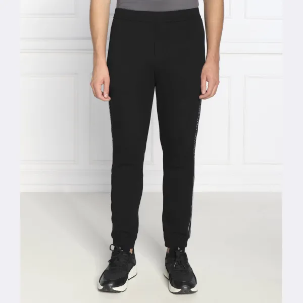 Спортивные брюки стандартного кроя Emporio Armani, черный
Спортивные брюки стандартного кроя Emporio Armani, черный