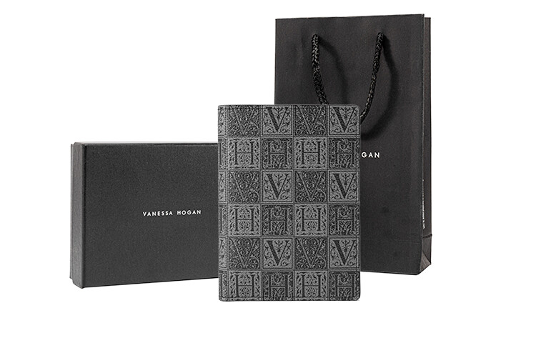 Vanessa Hogan Мужская Обложка для паспорта Vh Classic Series, Черный
Vanessa Hogan Мужская Обложка для паспорта Vh Classic Series, Черный