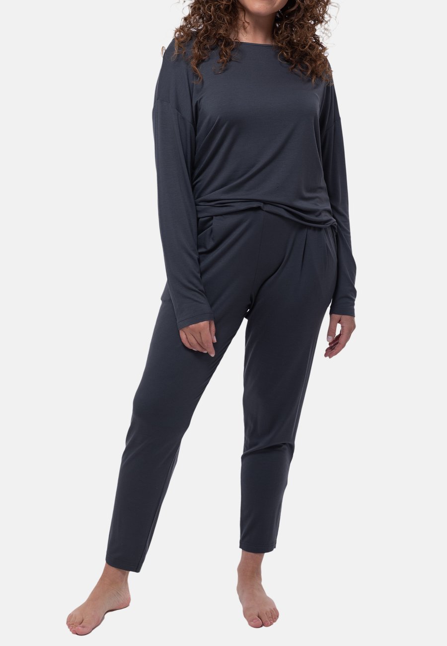 Пижамный комплект mey PURE CHIC SET, Thunder Grey/Grey
Пижамный комплект mey PURE CHIC SET, Thunder Grey/Grey