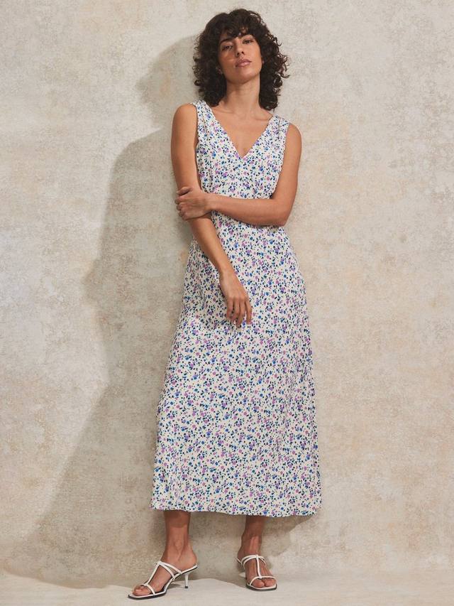 Платье с цветочным принтом и V-образным вырезом Ro&Zo, White
Платье с цветочным принтом и V-образным вырезом Ro&Zo, White