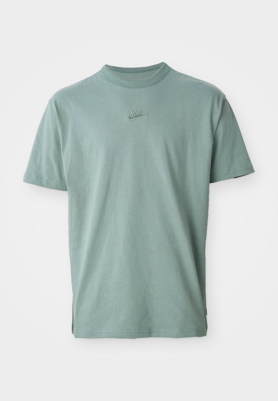 Футболка Nike Sportswear TEE, Clay Green/Evergreen
Футболка Nike Sportswear TEE, Clay Green/Evergreen