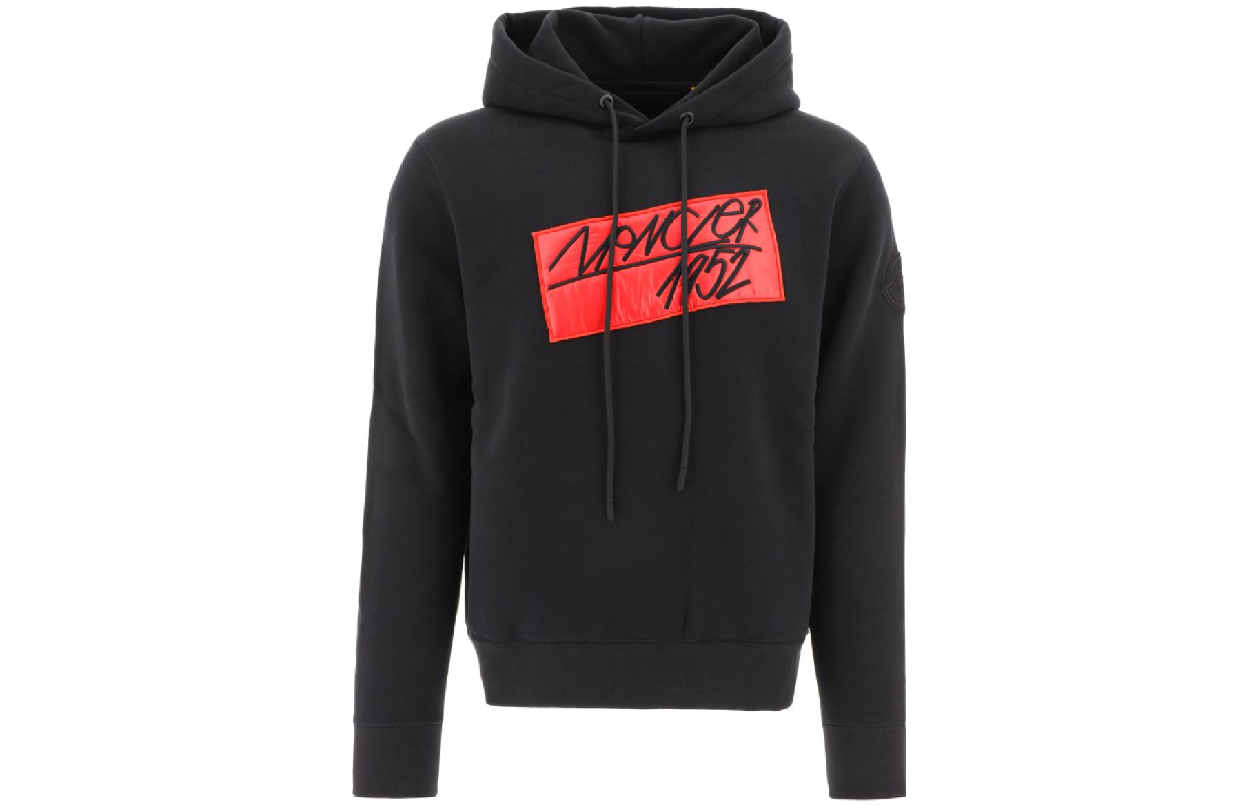 Свитер мужской черный Moncler
Свитер мужской черный Moncler