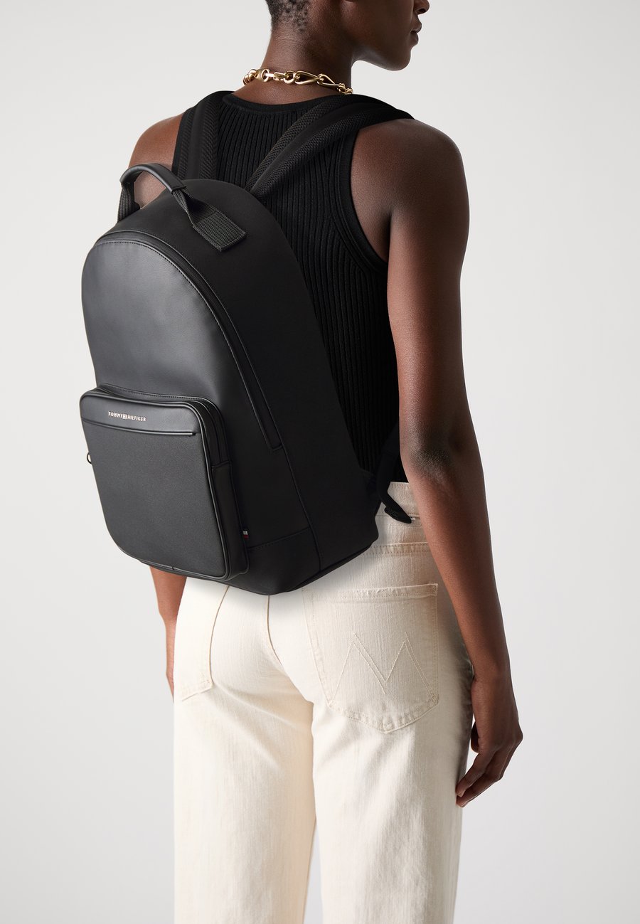Рюкзак Tommy Hilfiger FOUNDATION BACKPACK UNISEX, Black
Рюкзак Tommy Hilfiger FOUNDATION BACKPACK UNISEX, Black