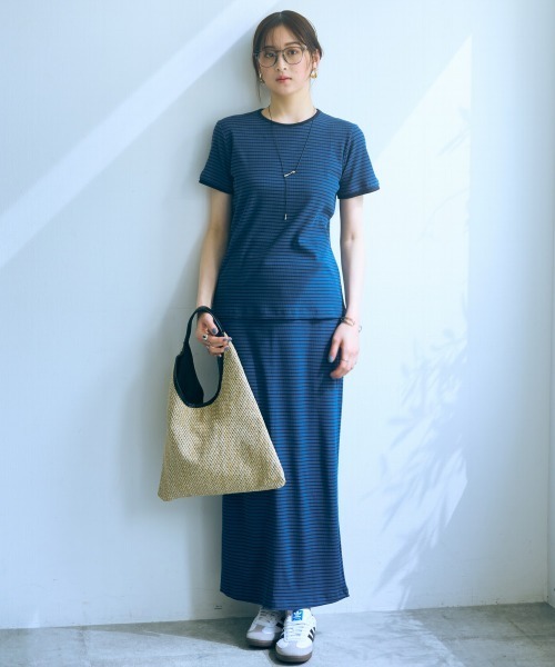 Комплект (футболка и юбка) в ребристую полоску Slattgir, темно-синий
Комплект (футболка и юбка) в ребристую полоску Slattgir, темно-синий