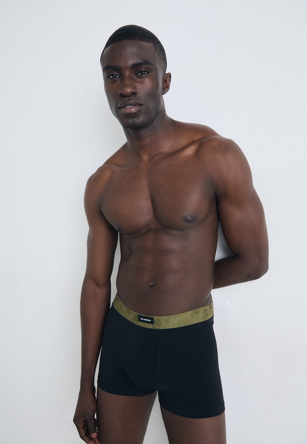 Брюки KAMEO LOGO TRUNK 3 PACK KARL LAGERFELD, темно-синий
Брюки KAMEO LOGO TRUNK 3 PACK KARL LAGERFELD, темно-синий