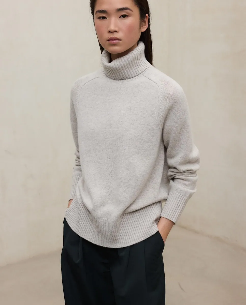 Женский джемпер с высоким воротником Ecoalf, бежевый
Женский джемпер с высоким воротником Ecoalf, бежевый