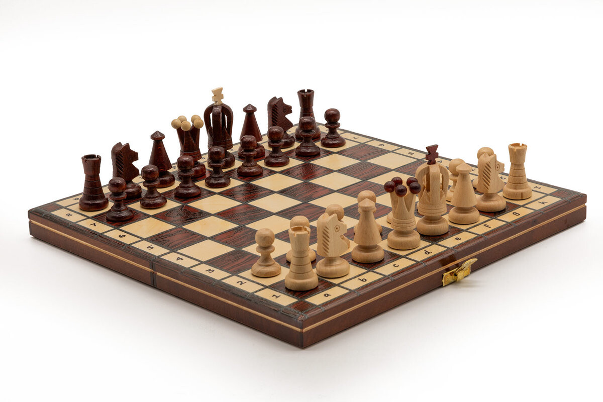 Королевские шахматы, инкрустация, принт красного дерева/дуб-берёза/ НОВЫЙ/производитель Szachy Żurek
Королевские шахматы, инкрустация, принт красного дерева/дуб-берёза/ НОВЫЙ/производитель Szachy Żurek