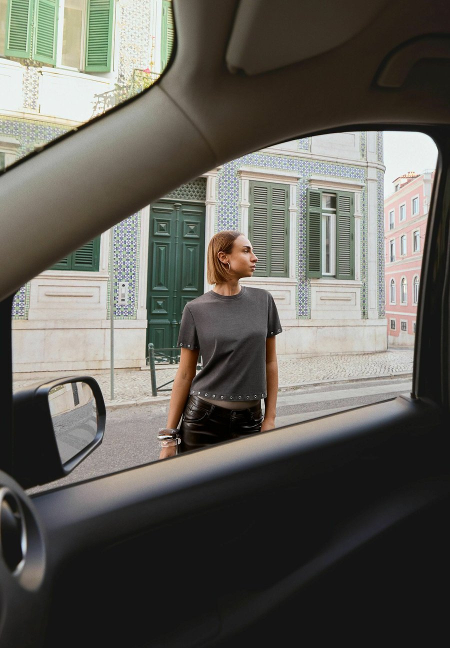 Футболка Bershka SHORT SLEEVE WITH EYELETS, Dark Green/Grey
Футболка Bershka SHORT SLEEVE WITH EYELETS, Dark Green/Grey