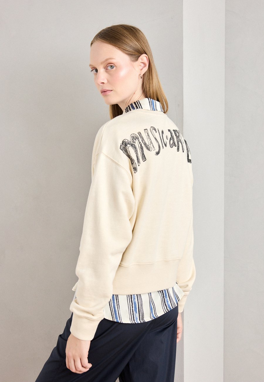 Толстовка Scotch & Soda WASHED ARTWORK LOOSE FIT, Eggnog/Off-White
Толстовка Scotch & Soda WASHED ARTWORK LOOSE FIT, Eggnog/Off-White