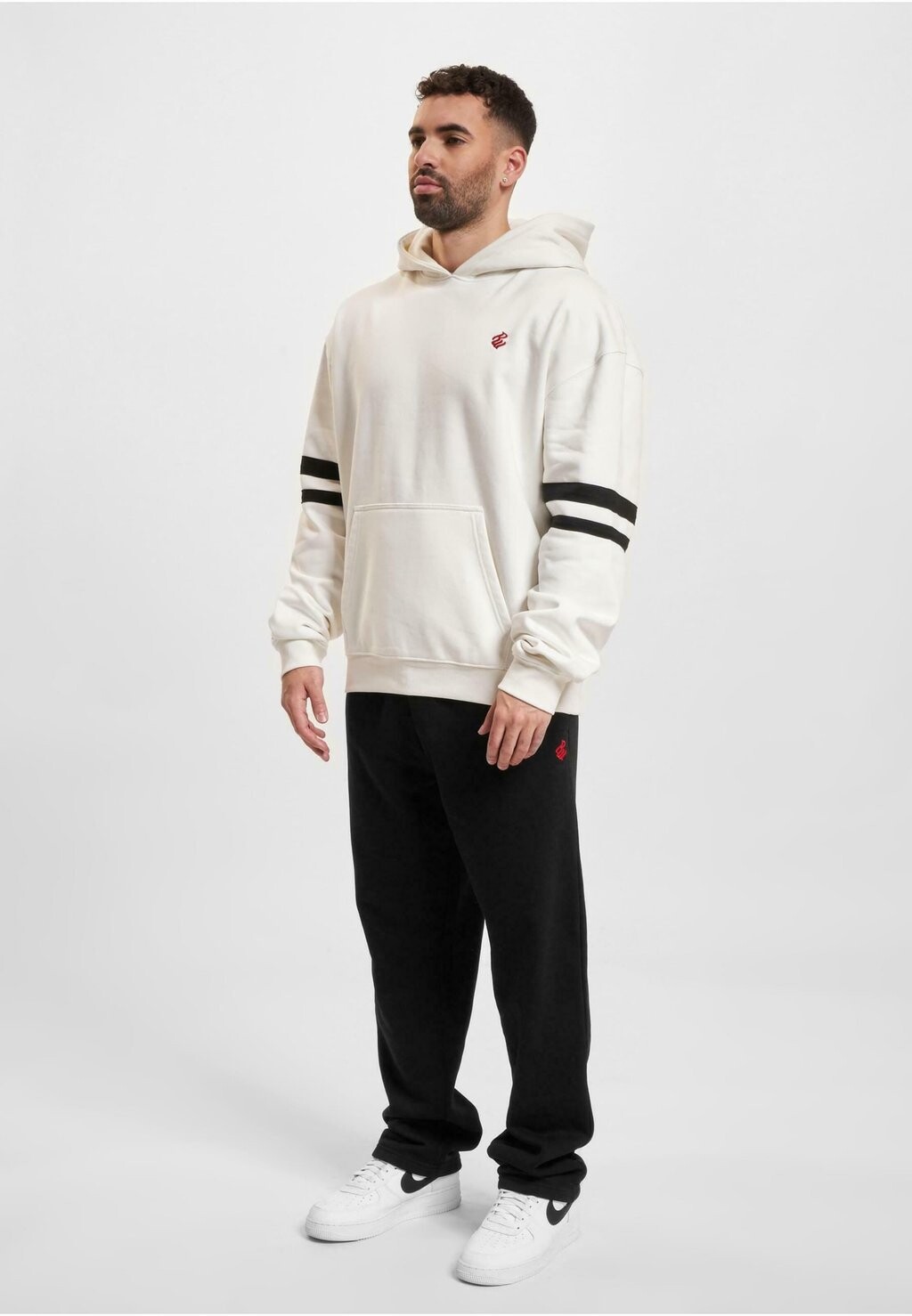 Свитер с капюшоном Rocawear, черный
Свитер с капюшоном Rocawear, черный