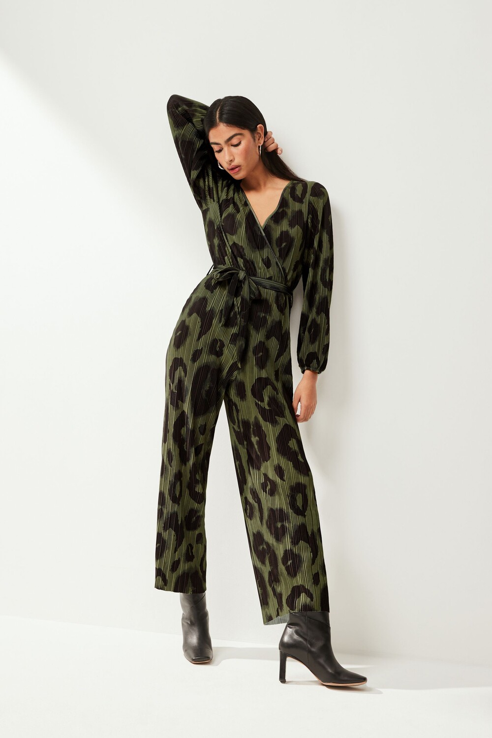 Плиссированный комбинезон с длинными рукавами Next, зеленый 
Плиссированный комбинезон с длинными рукавами Next, зеленый