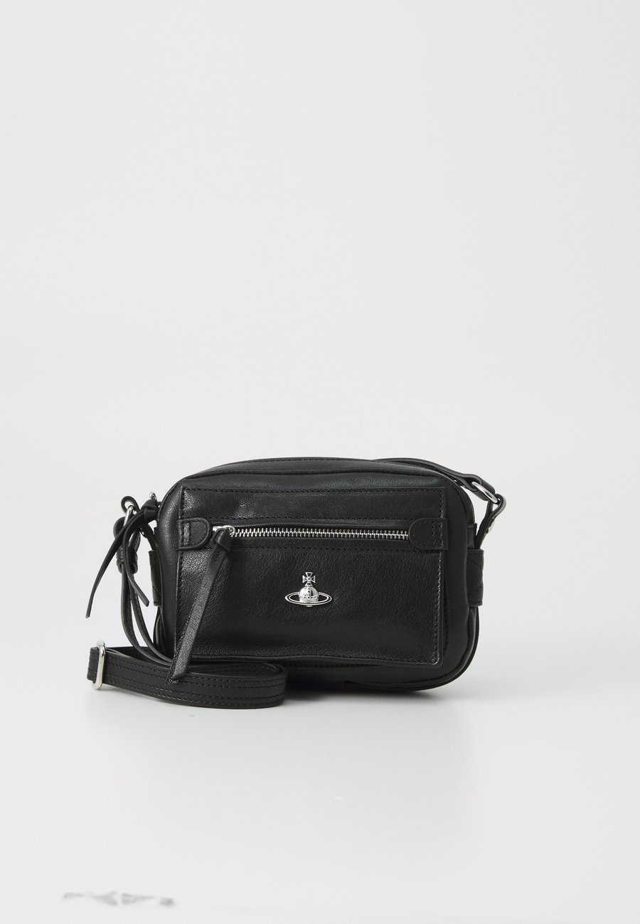 Сумка кросс-боди Vivienne Westwood HANNAH CROSSBODY UNISEX, Black
Сумка кросс-боди Vivienne Westwood HANNAH CROSSBODY UNISEX, Black