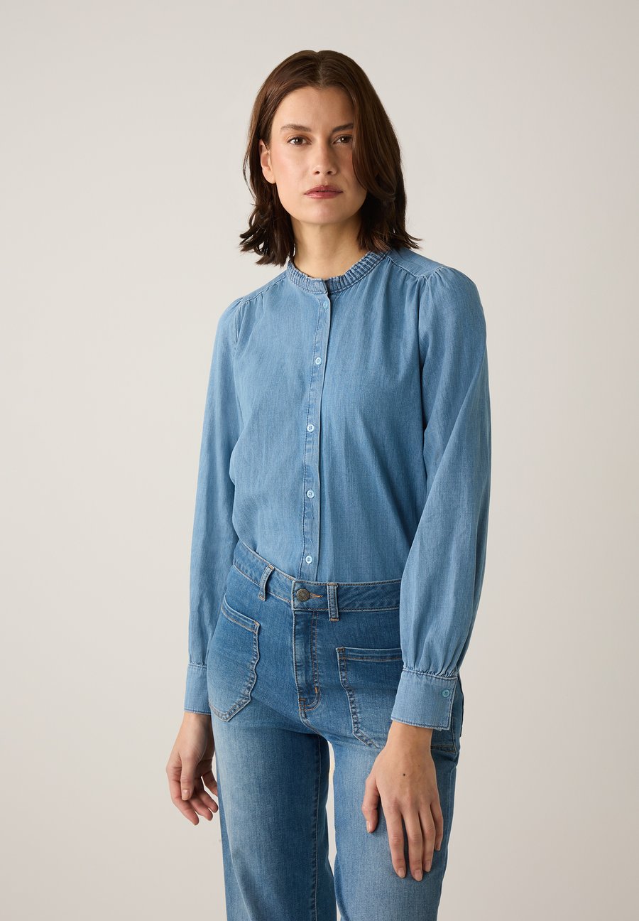 Блуза More & More LEICHTE MIT FÄLTCHEN, Middle Blue Denim/Blue Denim
Блуза More & More LEICHTE MIT FÄLTCHEN, Middle Blue Denim/Blue Denim