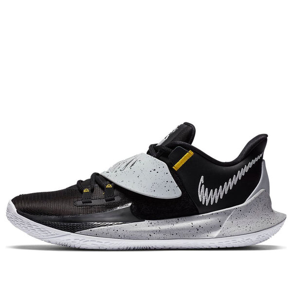 Кроссовки kyrie low 3 team Nike, черный
Кроссовки kyrie low 3 team Nike, черный