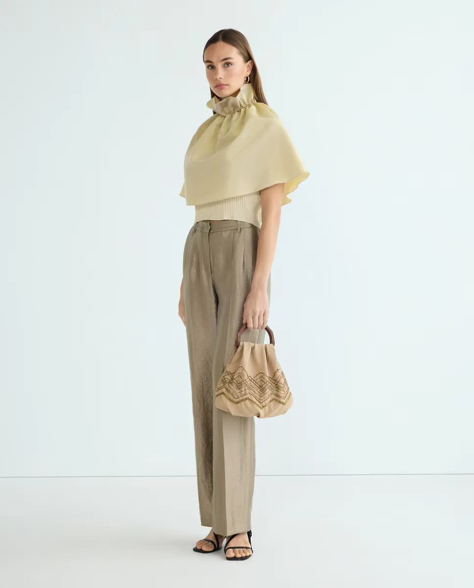 Шапочка из тафты с воротником со сборками Banarassi, золотой
Шапочка из тафты с воротником со сборками Banarassi, золотой