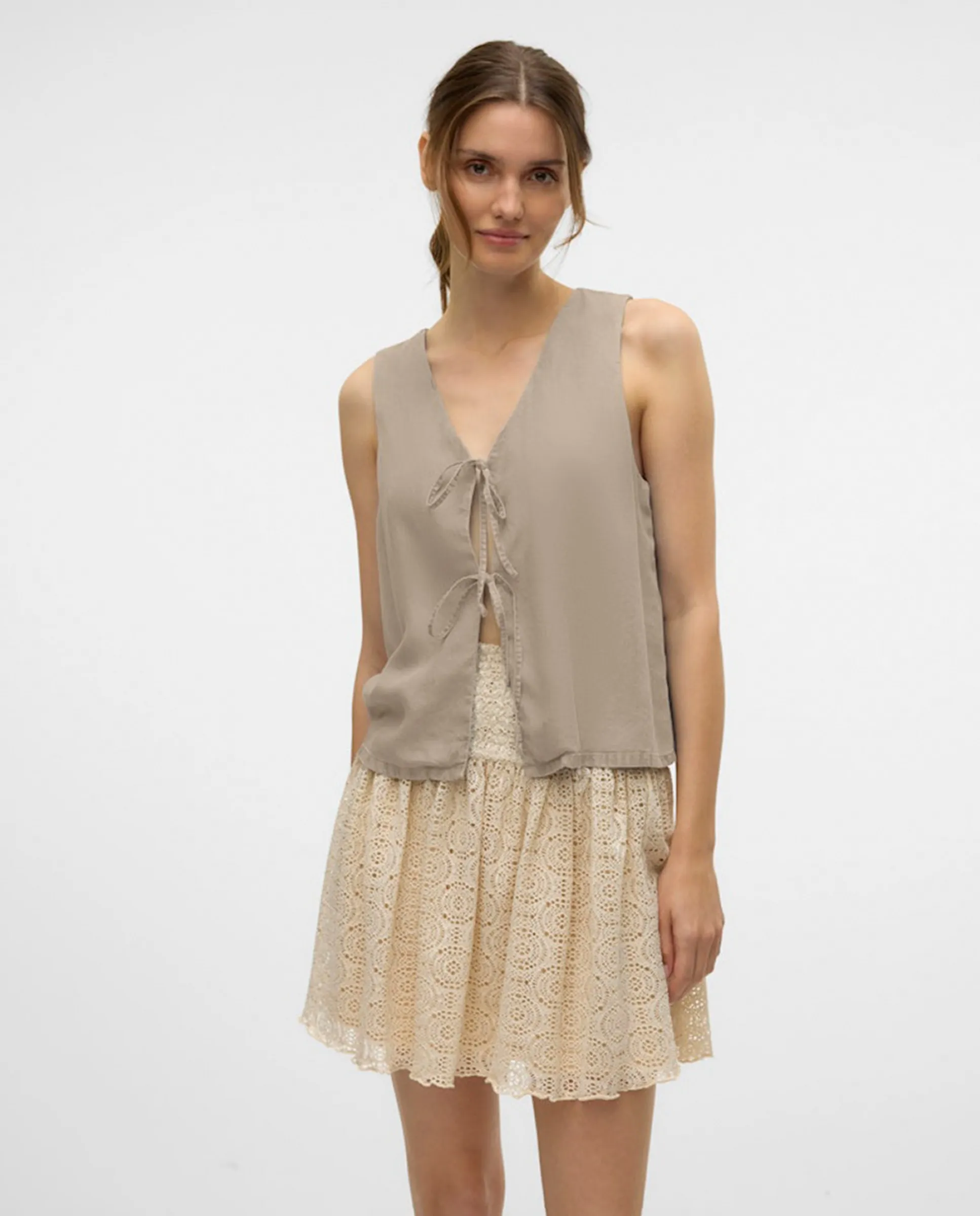 Женский топ с открытой проймой Vero Moda, бежевый
Женский топ с открытой проймой Vero Moda, бежевый