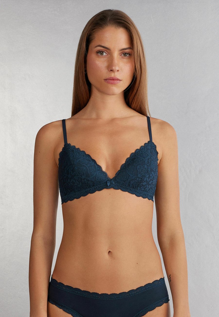 Бюстгальтер Intimissimi Triangle bra, Blue/Dark Blue
Бюстгальтер Intimissimi Triangle bra, Blue/Dark Blue