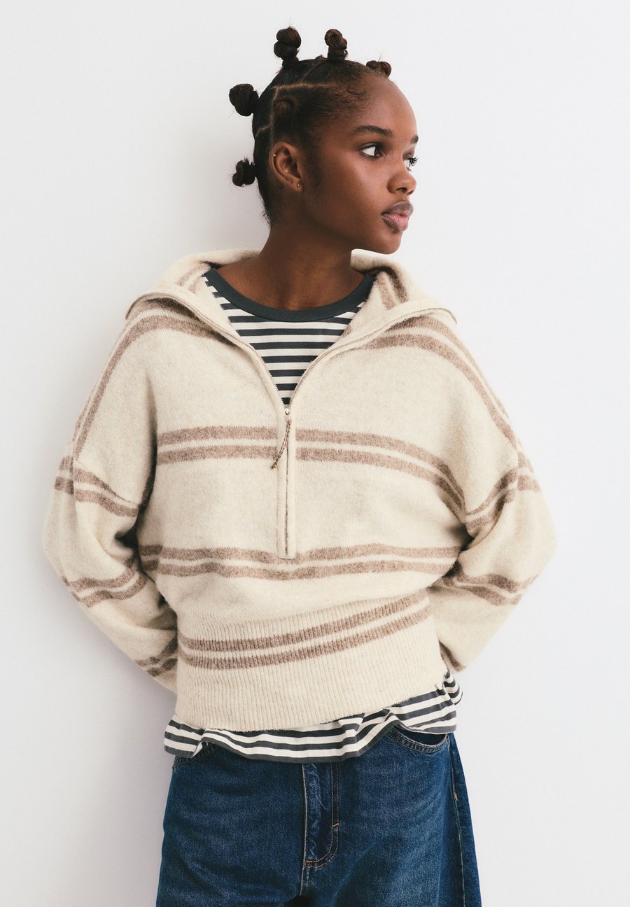 Джемпер PULL&BEAR WIDE NECK, Sand
Джемпер PULL&BEAR WIDE NECK, Sand