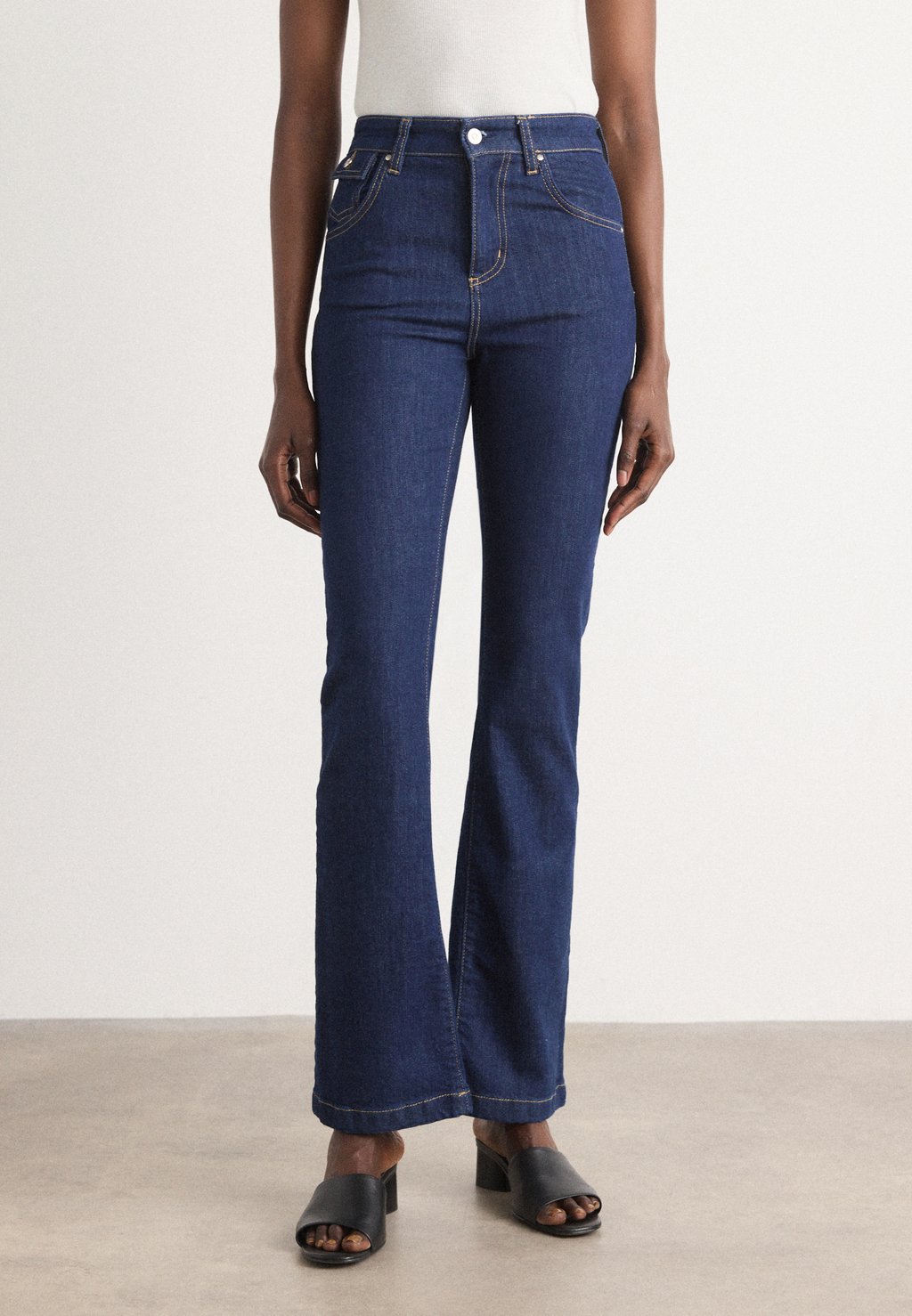 Джинсы Bootcut LYRIS BOSS, темно-синий
Джинсы Bootcut LYRIS BOSS, темно-синий