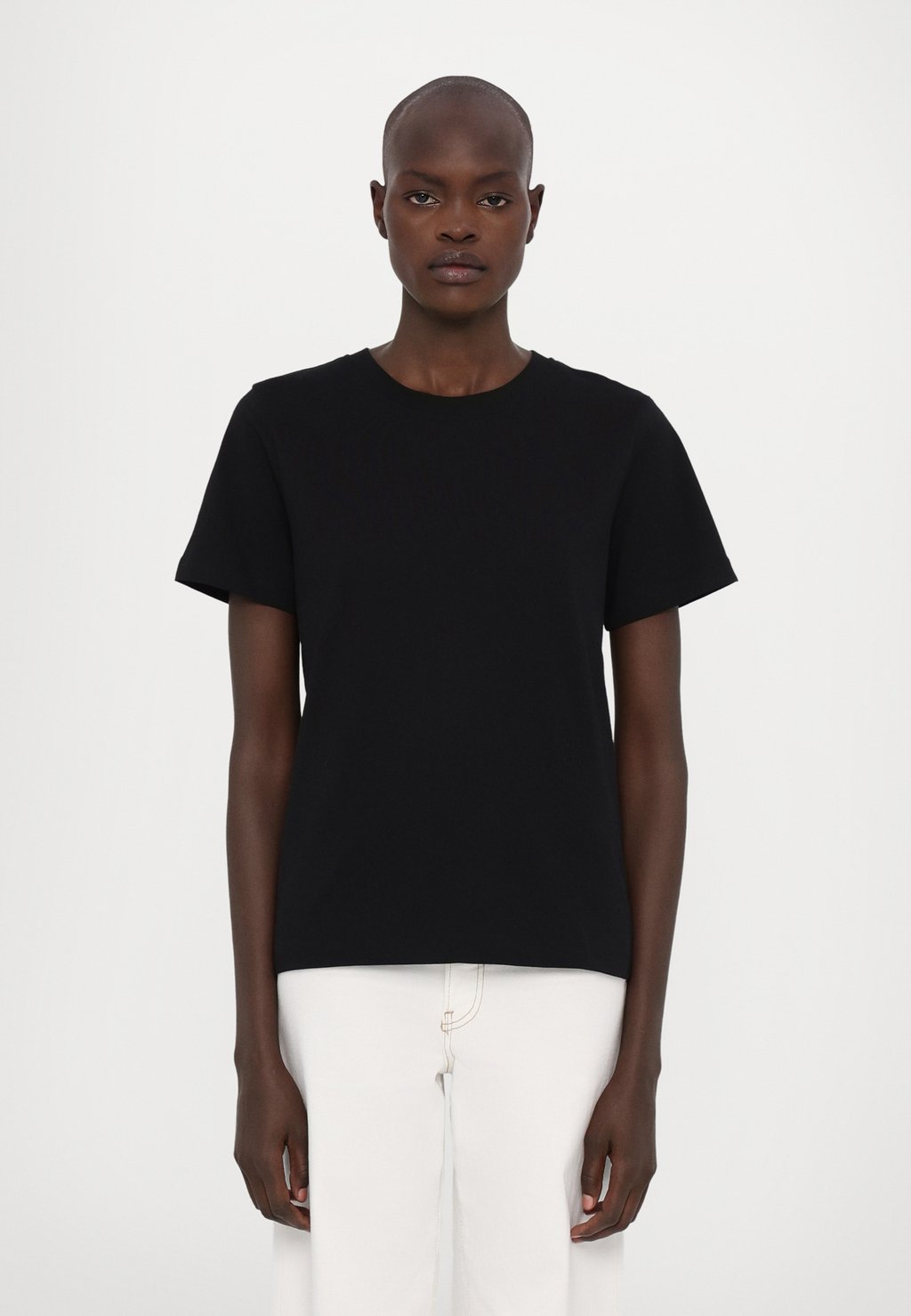 Базовая футболка CLOSED, черный
Базовая футболка CLOSED, черный