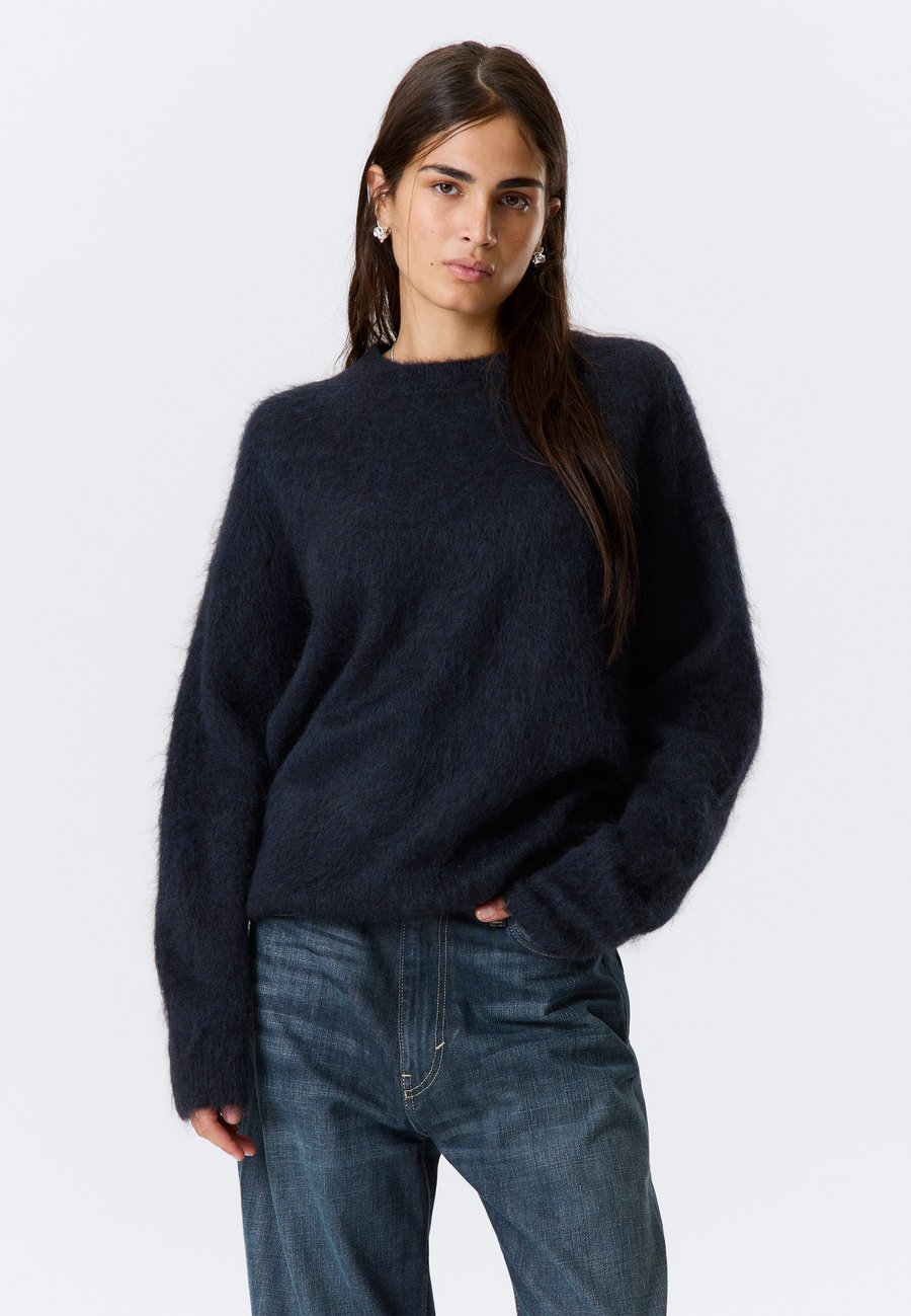 Джемпер Weekday Jumper, Blue Dark/Dark Blue
Джемпер Weekday Jumper, Blue Dark/Dark Blue