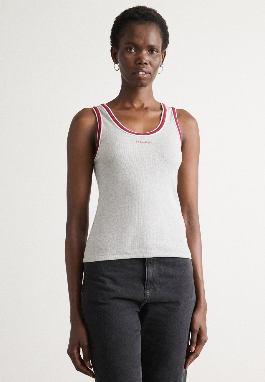 Топ Calvin Klein Jeans COLOR BLOCK CREW TANK, History Heather/Grey
Топ Calvin Klein Jeans COLOR BLOCK CREW TANK, History Heather/Grey