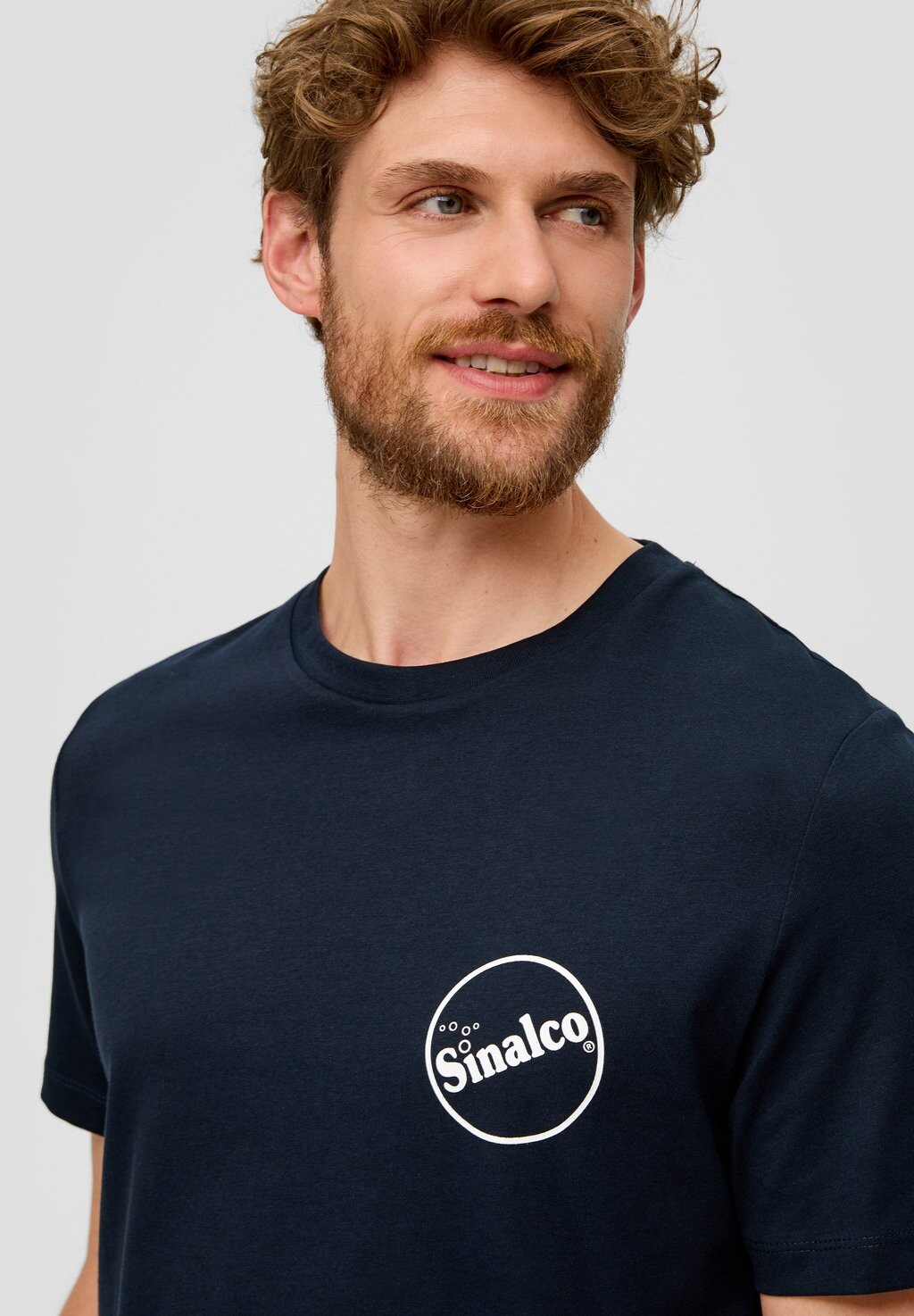 Футболка с принтом MIT RUNDHALSAUSSCHNITT s.Oliver, темно-синий
Футболка с принтом MIT RUNDHALSAUSSCHNITT s.Oliver, темно-синий