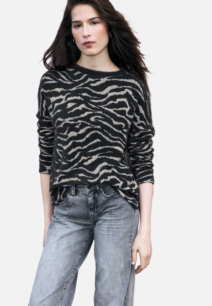 Топ Street One Studio Long sleeved top, Grau/Dark Grey
Топ Street One Studio Long sleeved top, Grau/Dark Grey