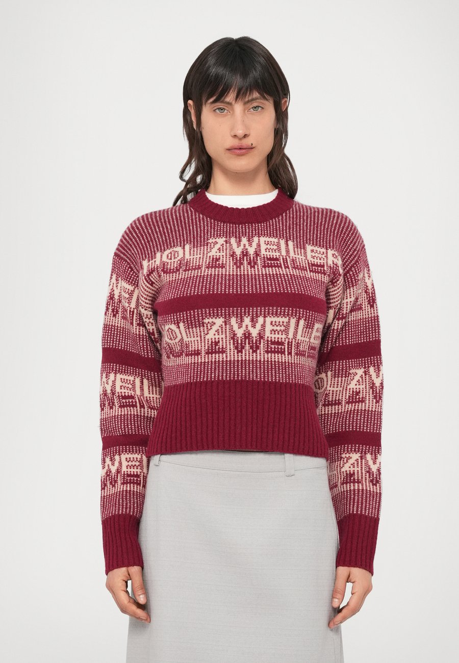 Джемпер Holzweiler SKI CAPSULE CROPPED CREW, Burgundy Mix/Red
Джемпер Holzweiler SKI CAPSULE CROPPED CREW, Burgundy Mix/Red