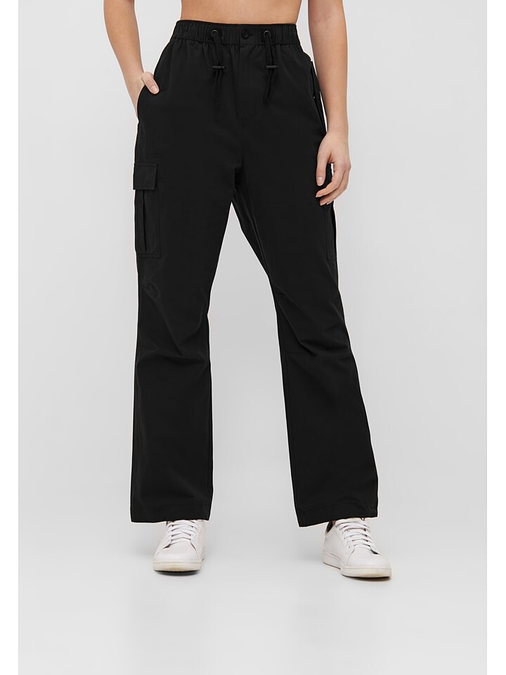 Брюки-карго Bench Cargohose Kanako, черный
Брюки-карго Bench Cargohose Kanako, черный