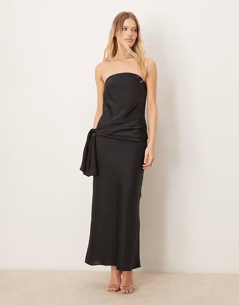 Платье макси без бретелек с бантом от Abercrombie & Fitch черного цвета
Платье макси без бретелек с бантом от Abercrombie & Fitch черного цвета