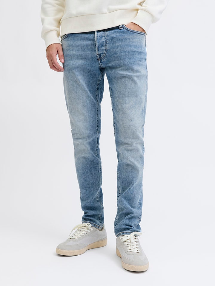 Джинсы Гленн светло-голубого цвета Jack & Jones
Джинсы Гленн светло-голубого цвета Jack & Jones