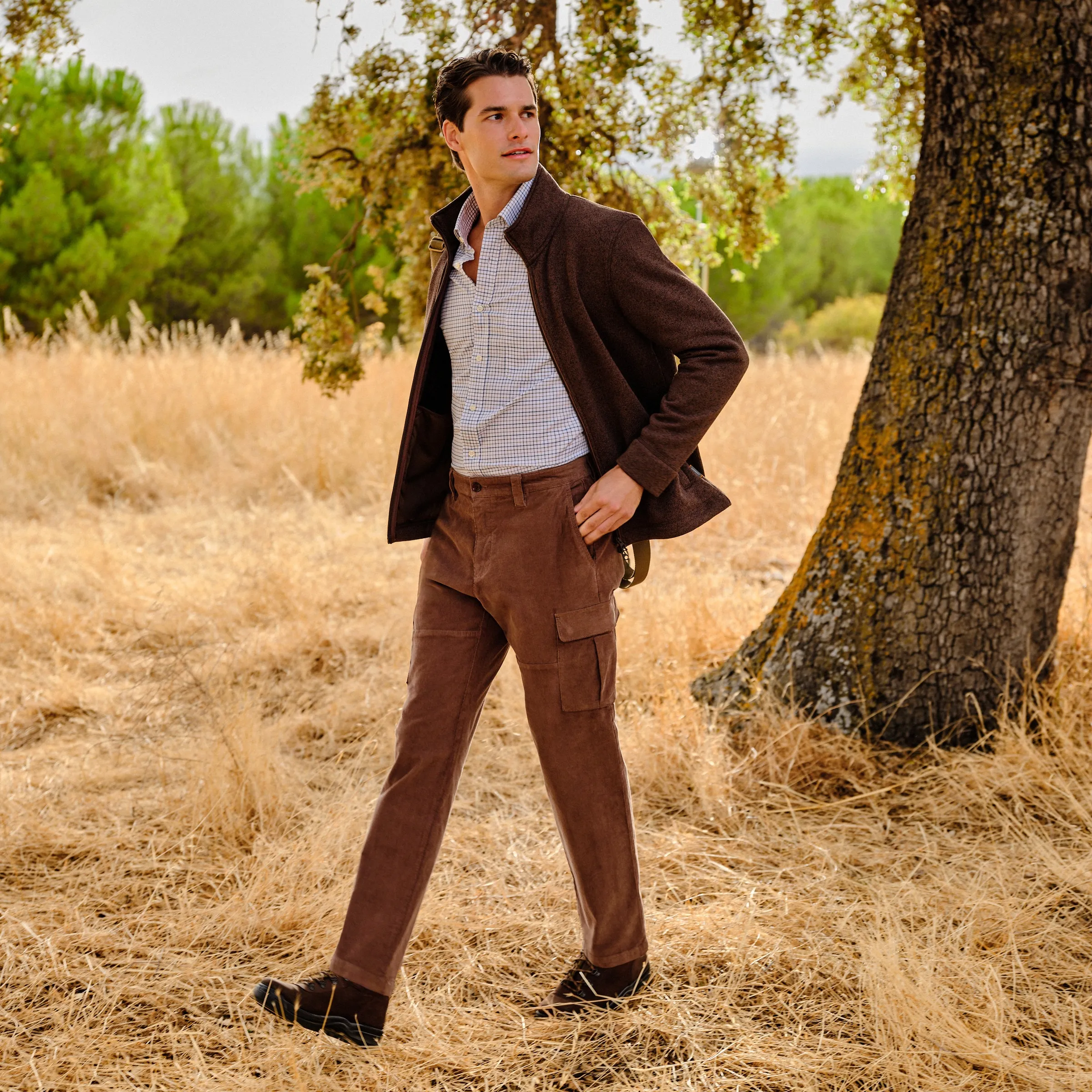 Мужские карго-штаны из микровельвета Verhunt, коричневый
Мужские карго-штаны из микровельвета Verhunt, коричневый