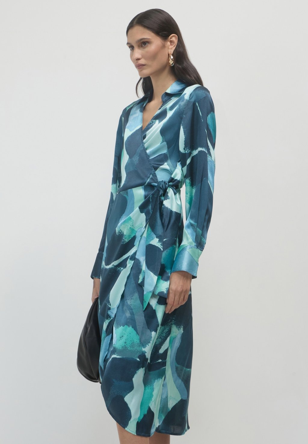 Повседневное платье INCROCIATO SIMIL Calliope, темно-синий
Повседневное платье INCROCIATO SIMIL Calliope, темно-синий