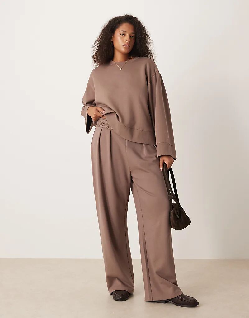 Широкие брюки Curve из флиса ASOS DESIGN, насыщенного серо-коричневого цвета
Широкие брюки Curve из флиса ASOS DESIGN, насыщенного серо-коричневого цвета