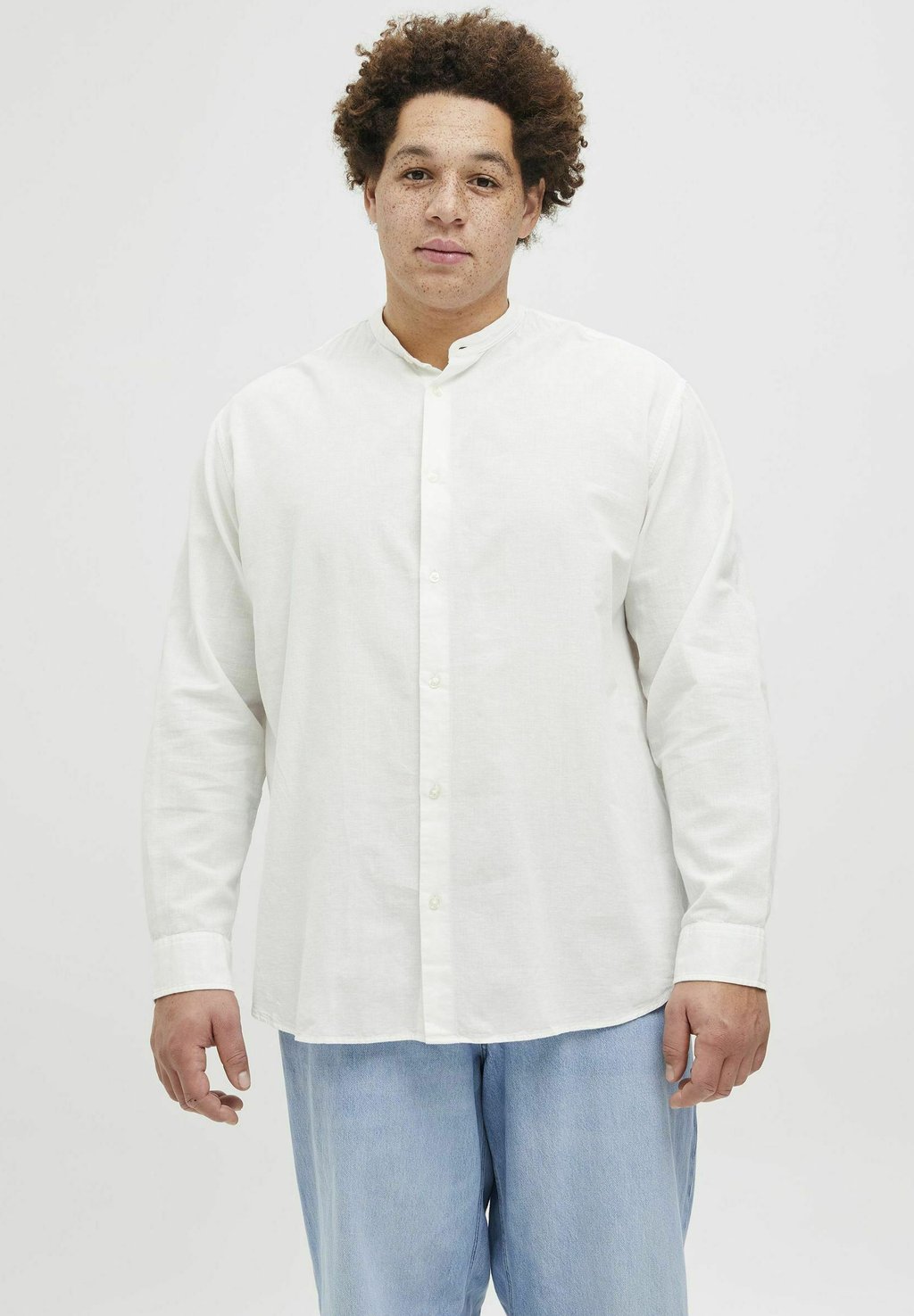Рубашка JJEBREEZE BAND SHIRT Jack & Jones, белый 
Рубашка JJEBREEZE BAND SHIRT Jack & Jones, белый