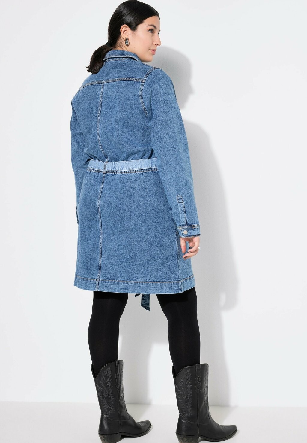 Платье из денима TIE BELT Studio Untold, светло-голубой
Платье из денима TIE BELT Studio Untold, светло-голубой