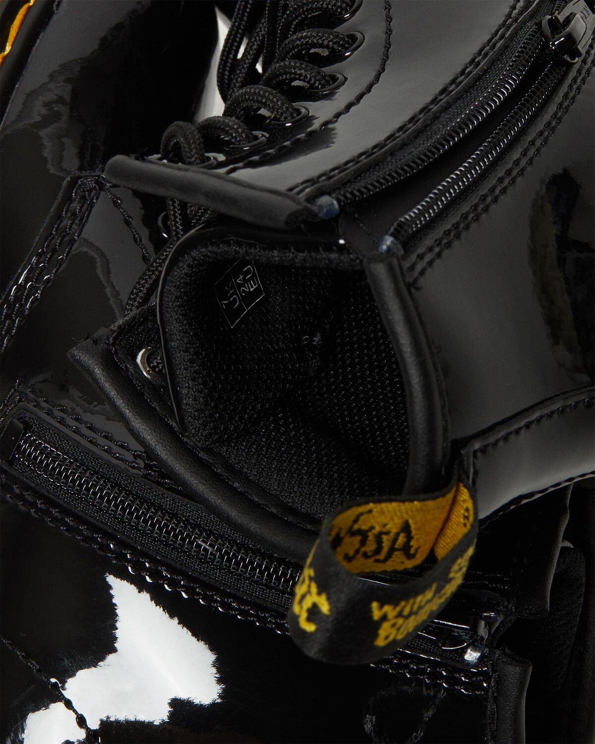 Лакированные ботинки на шнуровке Toddler 1460 Dr. Martens
Лакированные ботинки на шнуровке Toddler 1460 Dr. Martens