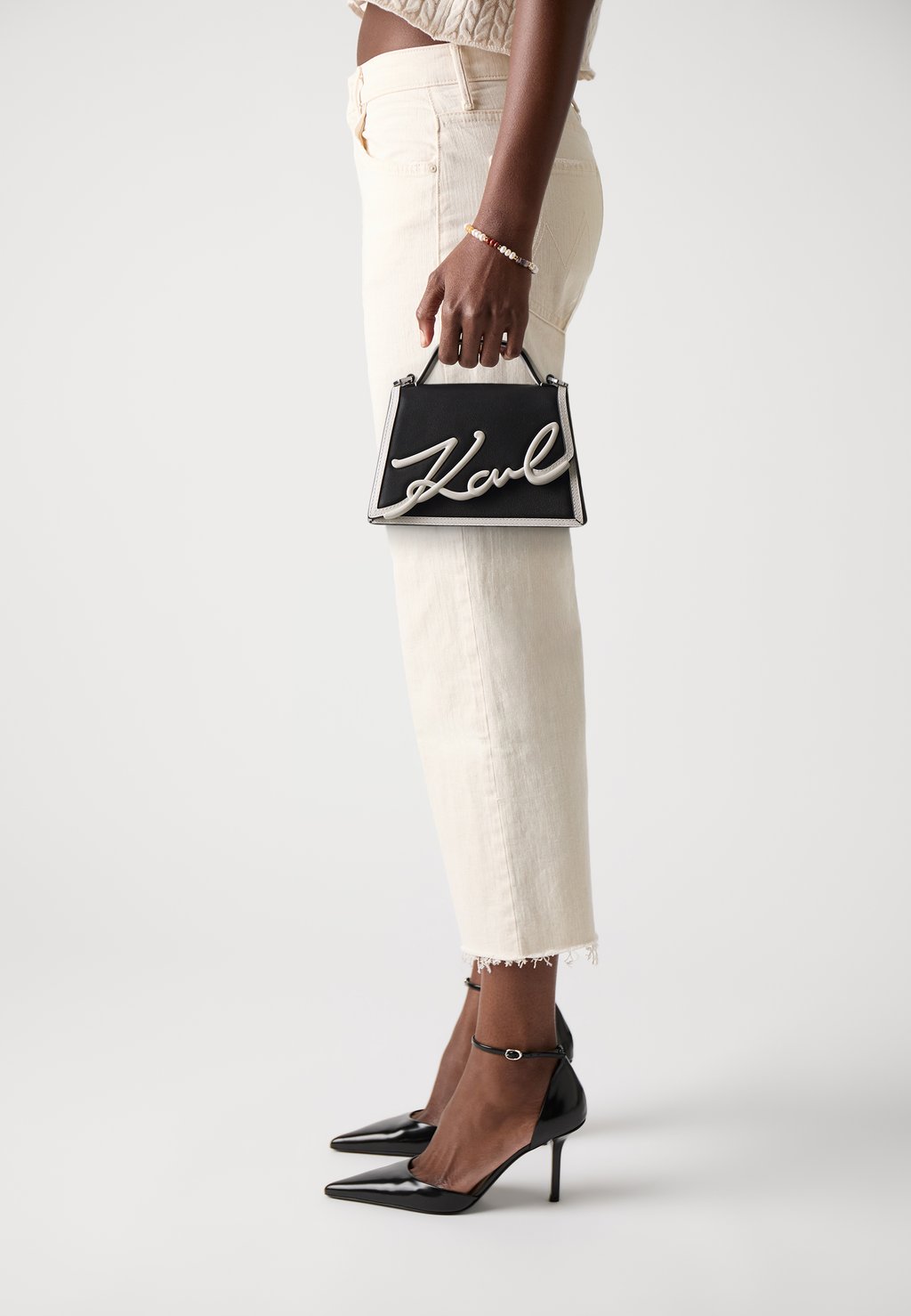 Сумка SIGNATURE KARL LAGERFELD, серый
Сумка SIGNATURE KARL LAGERFELD, серый