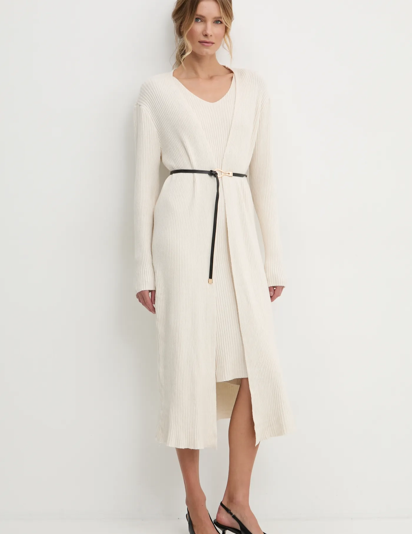 Платье и кардиган Answear Lab, бежевый
Платье и кардиган Answear Lab, бежевый