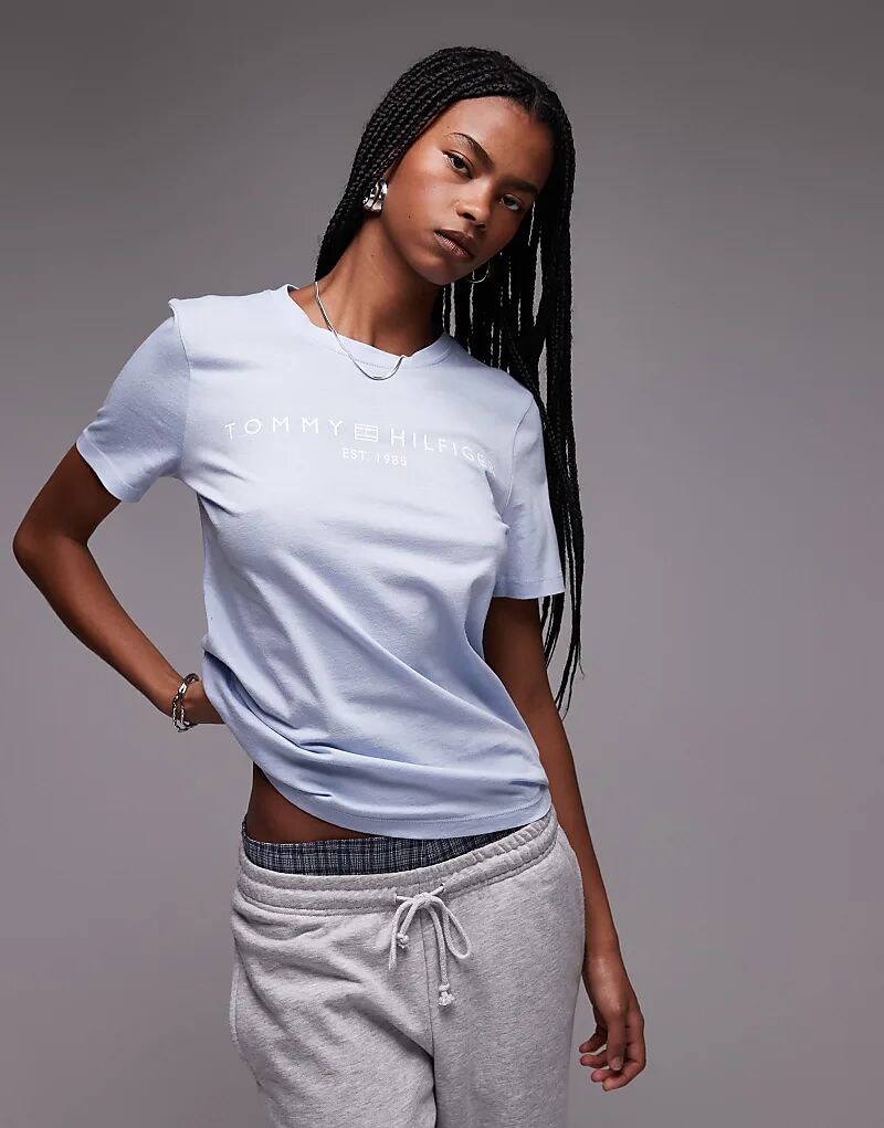 Футболка с круглым вырезом и логотипом светло-голубого цвета Tommy Hilfiger
Футболка с круглым вырезом и логотипом светло-голубого цвета Tommy Hilfiger