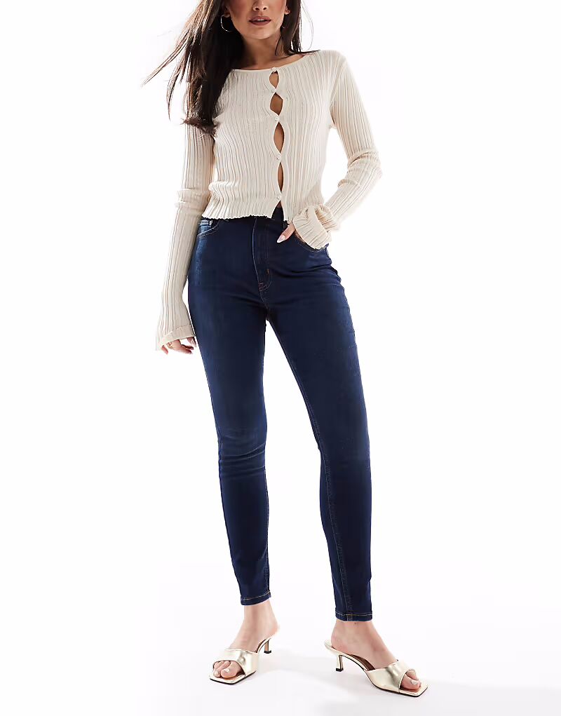 Узкие джинсы ASOS DESIGN темно-синего цвета
Узкие джинсы ASOS DESIGN темно-синего цвета