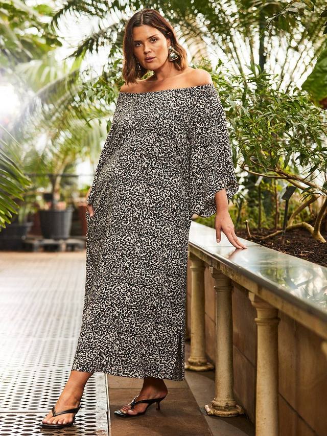 Изогнутое монохромное присборенное платье миди Live Unlimited, черный
Изогнутое монохромное присборенное платье миди Live Unlimited, черный