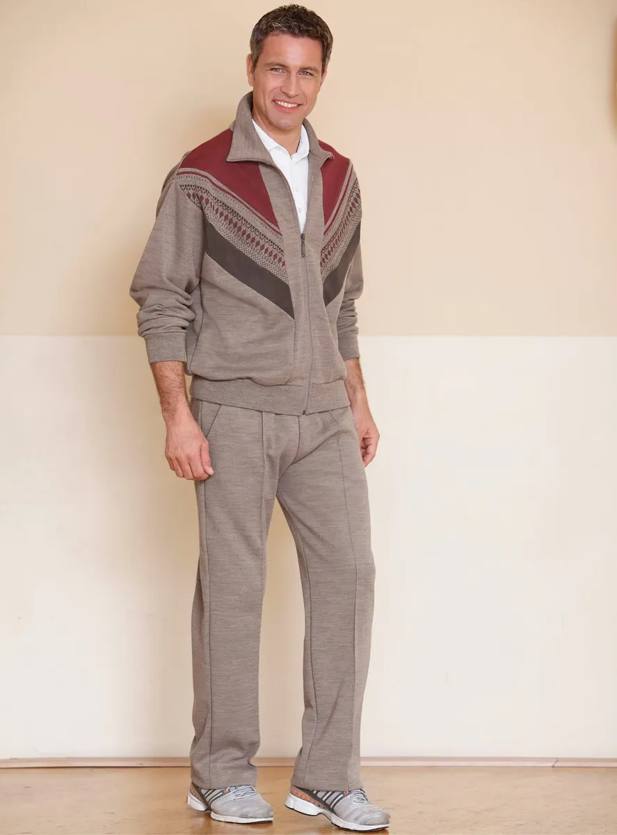 Костюм для отдыха Catamaran, коричневый
Костюм для отдыха Catamaran, коричневый