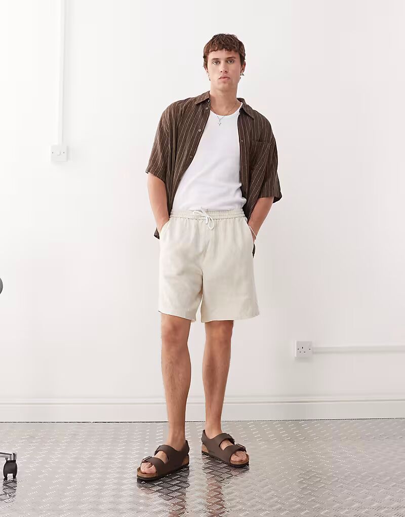Льняные шорты будничного бежевого цвета Weekday
Льняные шорты будничного бежевого цвета Weekday
