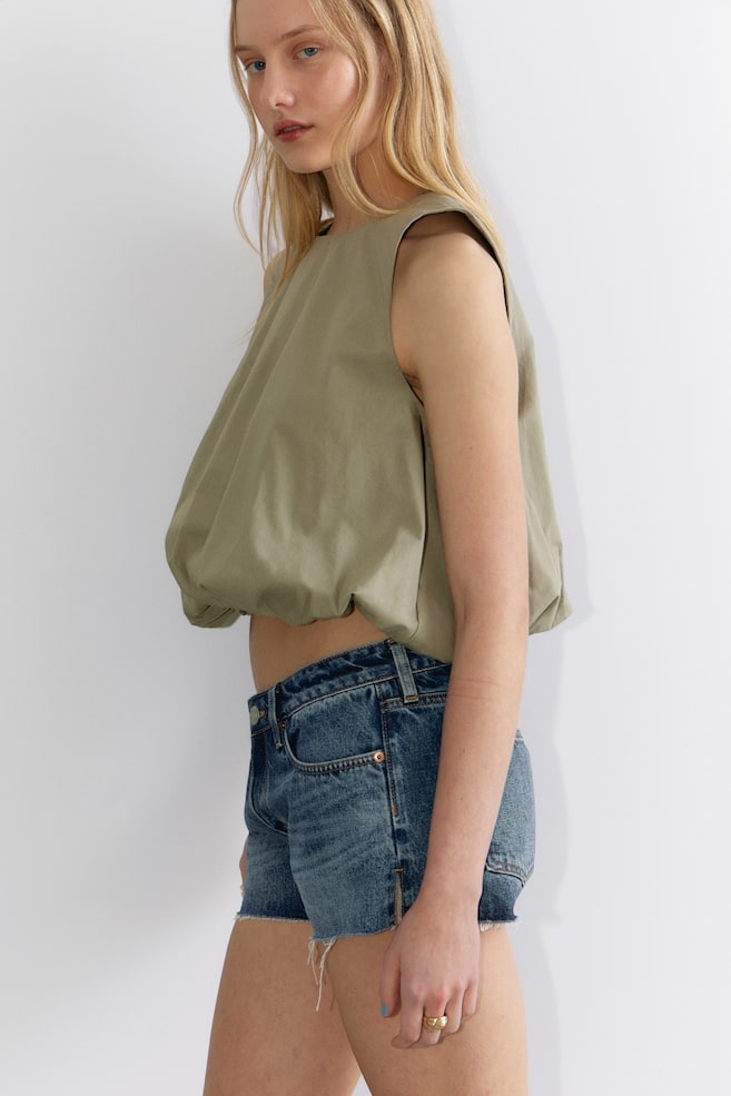 Топ из поплина без рукавов с подолом-баллоном Monki, зеленый
Топ из поплина без рукавов с подолом-баллоном Monki, зеленый