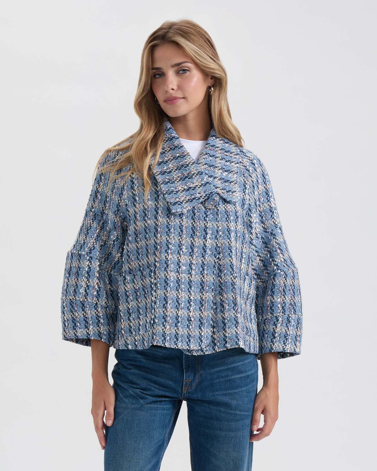 NVLT Женская оверсайз твидовый жакет, синий
NVLT Женская оверсайз твидовый жакет, синий