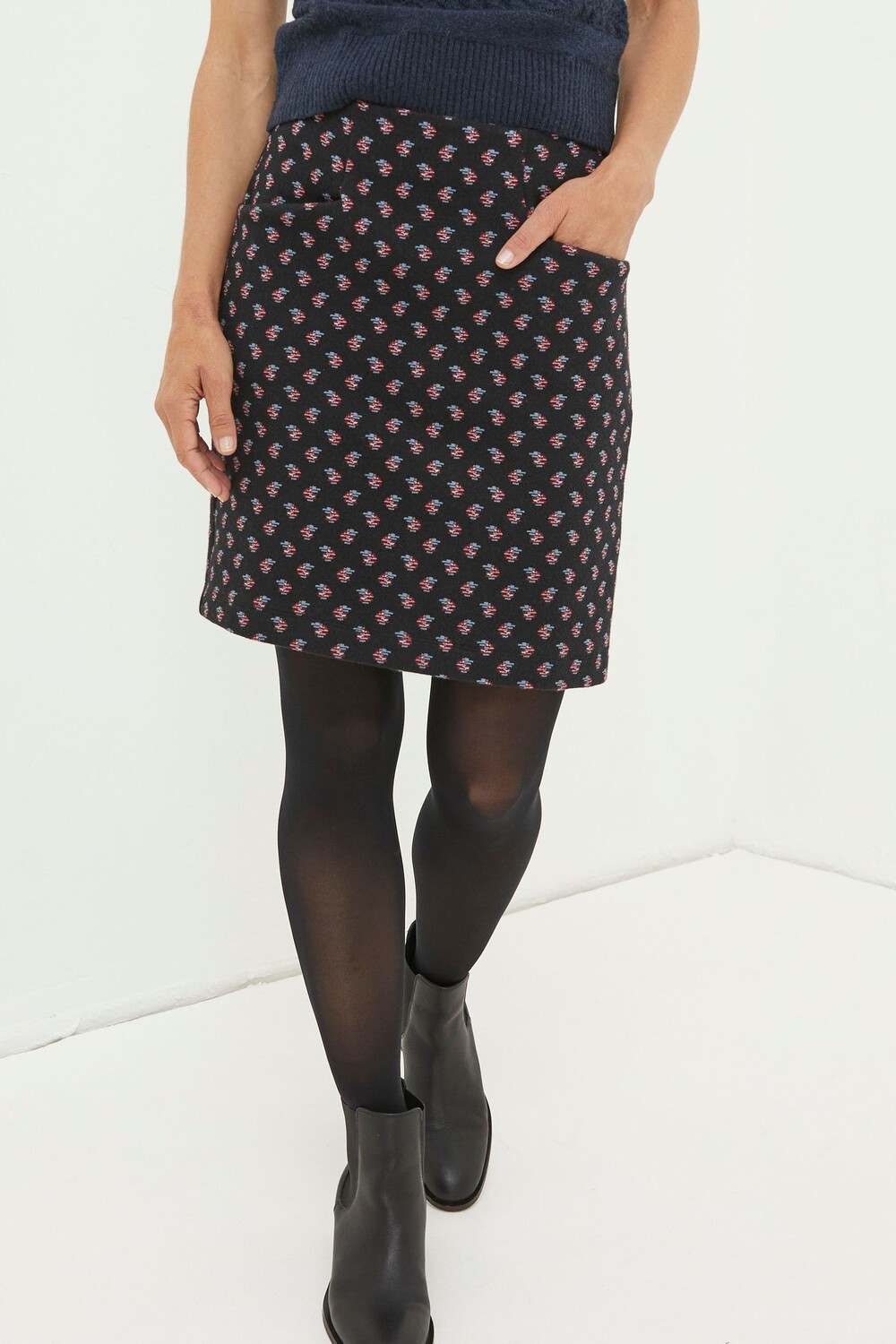 Юбка FatFace Jennie из трикотажа с цветочным геометрическим узором Fat Face, черный
Юбка FatFace Jennie из трикотажа с цветочным геометрическим узором Fat Face, черный