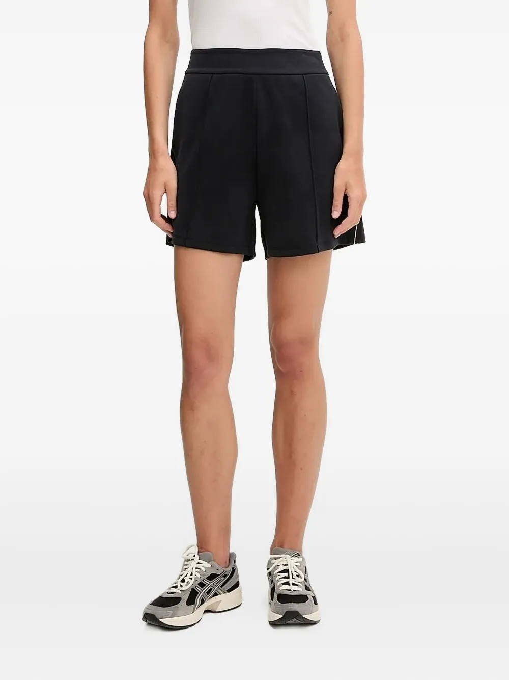 Шорты с логотипом и полосками по бокам Ea7 Emporio Armani, черный 
Шорты с логотипом и полосками по бокам Ea7 Emporio Armani, черный